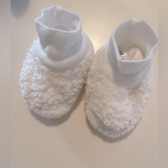 Petite Bateau Baby Lamb set 3 months Hat, booties and vest - Picture 3 of 5